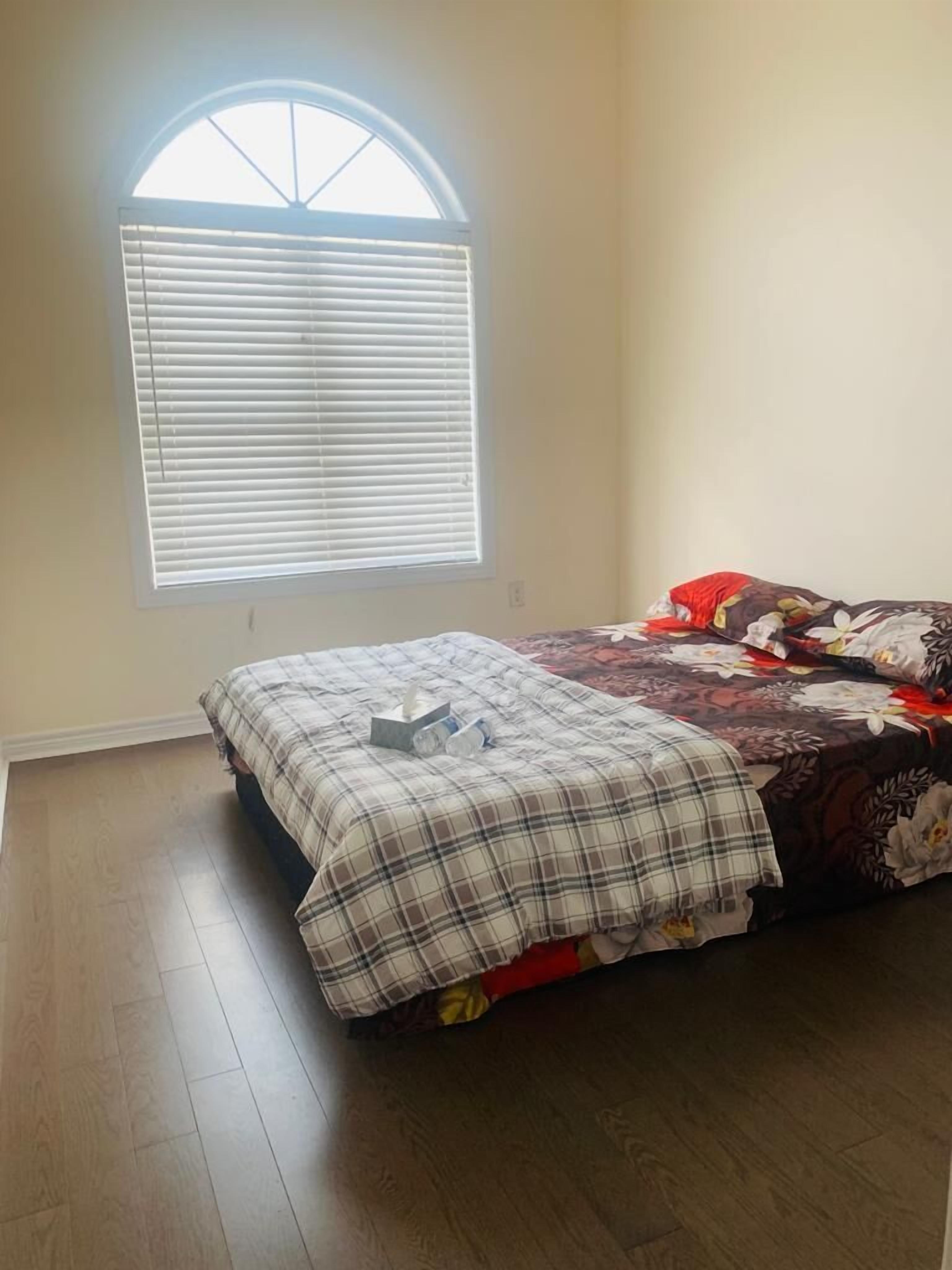 Phòng tiện nghi đơn giản | Truy cập Internet không dây miễn phí, bộ trải giường 