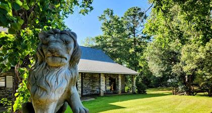 Amazing Queen Suite w/Private Full Bathroom plus we have 3 Add'l rooms available