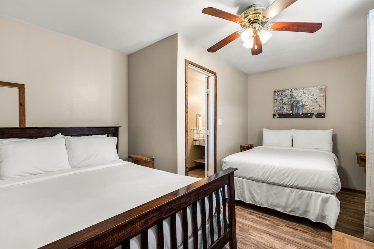 Exclusive Suite | Iron/ironing board, free WiFi, bed sheets