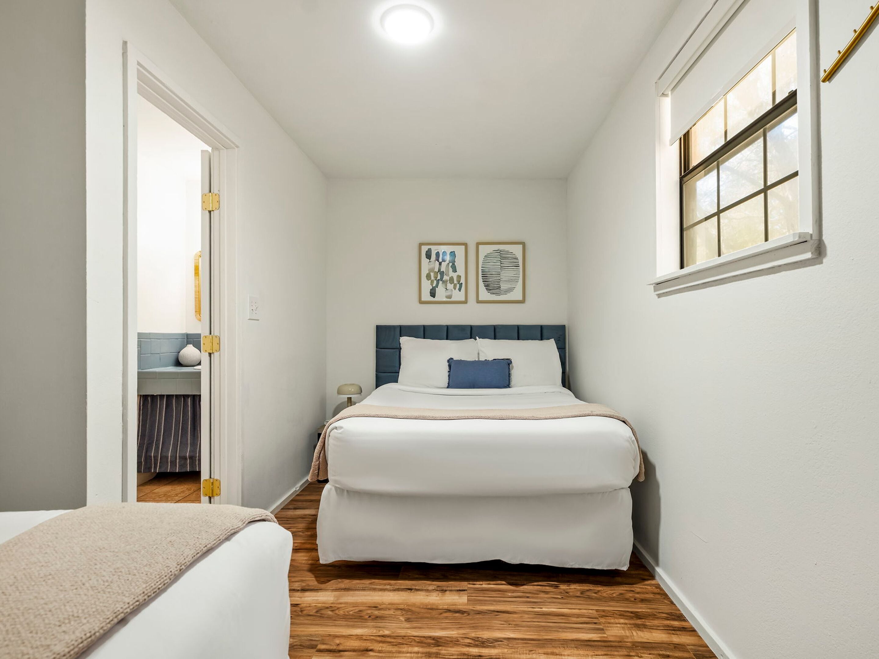 Suite exclusiva | Tabla de planchar con plancha, wifi gratis y ropa de cama 