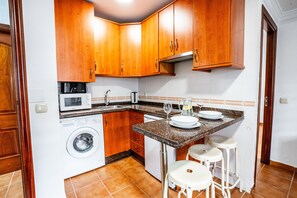 Fridge, microwave, coffee/tea maker, electric kettle