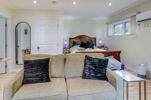 Iron/ironing board, travel crib, WiFi, bed sheets