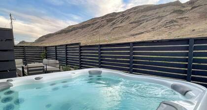 Wild Horse - hot tub, fire pits, game room, EV charger, 15 min to the Gorge