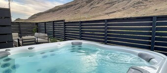 Wild Horse - hot tub, fire pits, game room, EV charger, 15 min to the Gorge