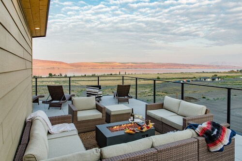 Wild Horse - hot tub, fire pits, game room, EV charger, 15 min to the Gorge