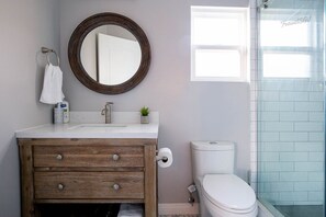 Haartrockner, Seife, Shampoo, Toilettenpapier