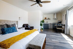 1 chambre, bureau, fer et planche à repasser, Wi-Fi