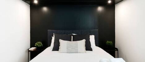 2 habitaciones, escritorio, tabla de planchar con plancha y wifi gratis