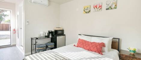 1 chambre, bureau, fer et planche à repasser, Wi-Fi gratuit