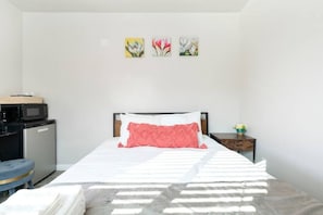 1 habitación, escritorio, tabla de planchar con plancha y wifi gratis