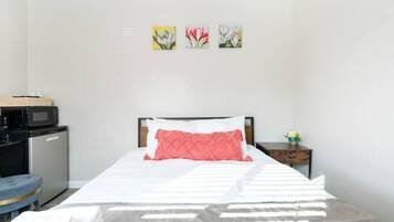 1 bedroom, desk, iron/ironing board, free WiFi