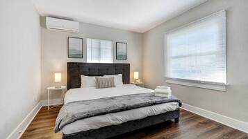 3 bedrooms, desk, iron/ironing board, free WiFi