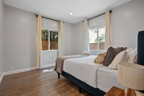 2 chambres, bureau, fer et planche à repasser, Wi-Fi gratuit