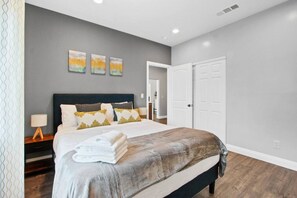 2 室のベッドルーム、デスク、アイロン / アイロン台、WiFi (無料)