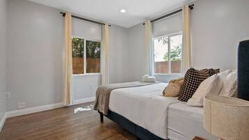 2 bedrooms, desk, iron/ironing board, free WiFi