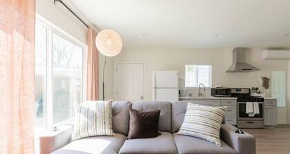 Family-Friendly Ontario Getaway: Open Concept 2-Bedroom Unit with High-Speed Internet Near Ontario Airport.