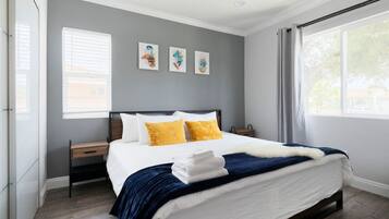 2 makuuhuonetta, silitysrauta/-lauta, ilmainen Wi-Fi, vuodevaatteet