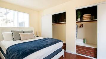 1 bedroom, desk, iron/ironing board, free WiFi