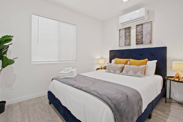 2 bedrooms, iron/ironing board, free WiFi, bed sheets