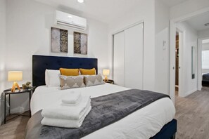 2 chambres, fer et planche à repasser, Wi-Fi gratuit, draps fournis