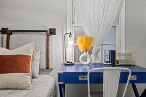 3 chambres, bureau, fer et planche à repasser, lit parapluie
