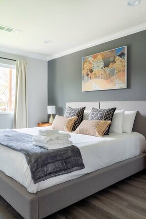 2 dormitoris, escriptori, planxa i posts de planxar i wifi gratuïta 