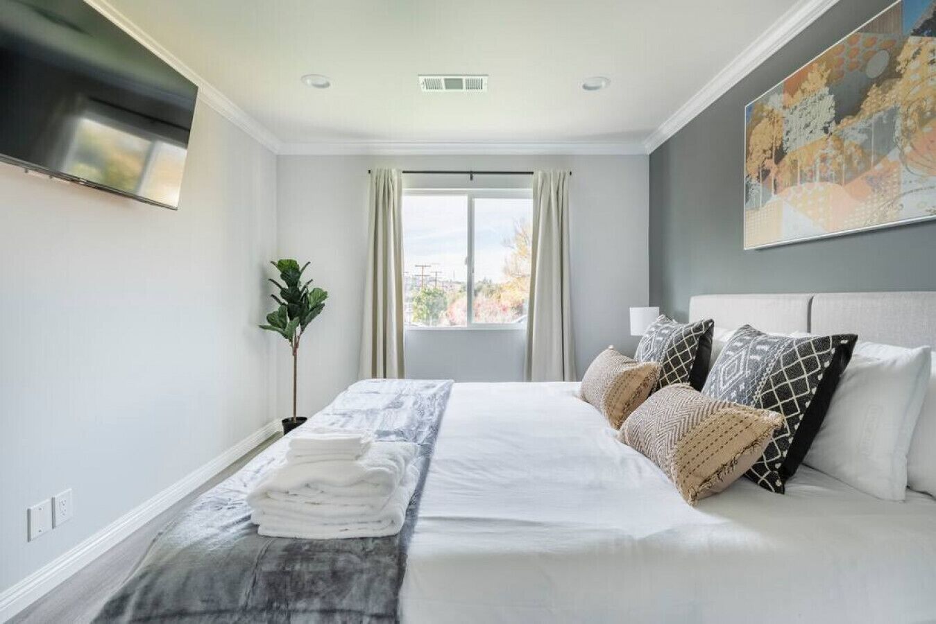 2 bedrooms, desk, iron/ironing board, free WiFi