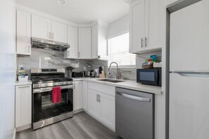 Fridge, microwave, stovetop, dishwasher