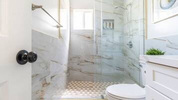 Assecador de cabells, tovalloles, sabó i xampú