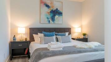 2 dormitoris, roba de llit hipoal·lergògena i escriptori