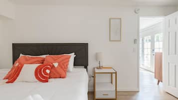 2 bedrooms, desk, iron/ironing board, free WiFi