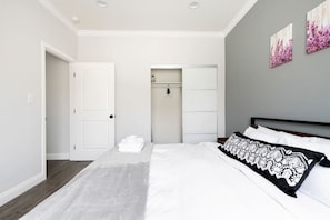 2 chambres, fer et planche à repasser, Wi-Fi gratuit, draps fournis