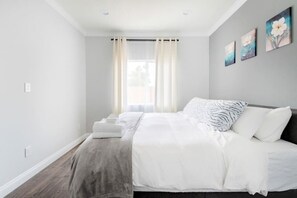 2 slaapkamers, een strijkplank/strijkijzer, gratis wifi, beddengoed