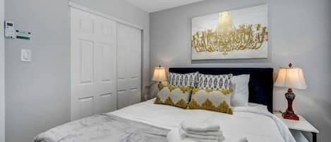 3 عدّة غرف نوم ومكتب ومكواة/لوح كي وواي فاي مجانًا