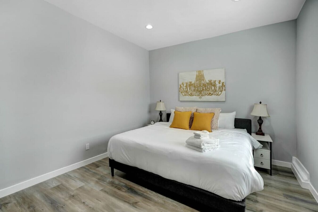 2 bedrooms, desk, iron/ironing board, free WiFi