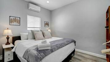 2 habitaciones, escritorio, tabla de planchar con plancha y wifi gratis