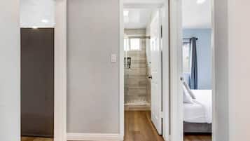 2 dormitorios, escritorio, tabla de planchar con plancha y wifi gratis