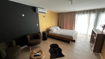1 bedroom, desk, free WiFi, bed sheets