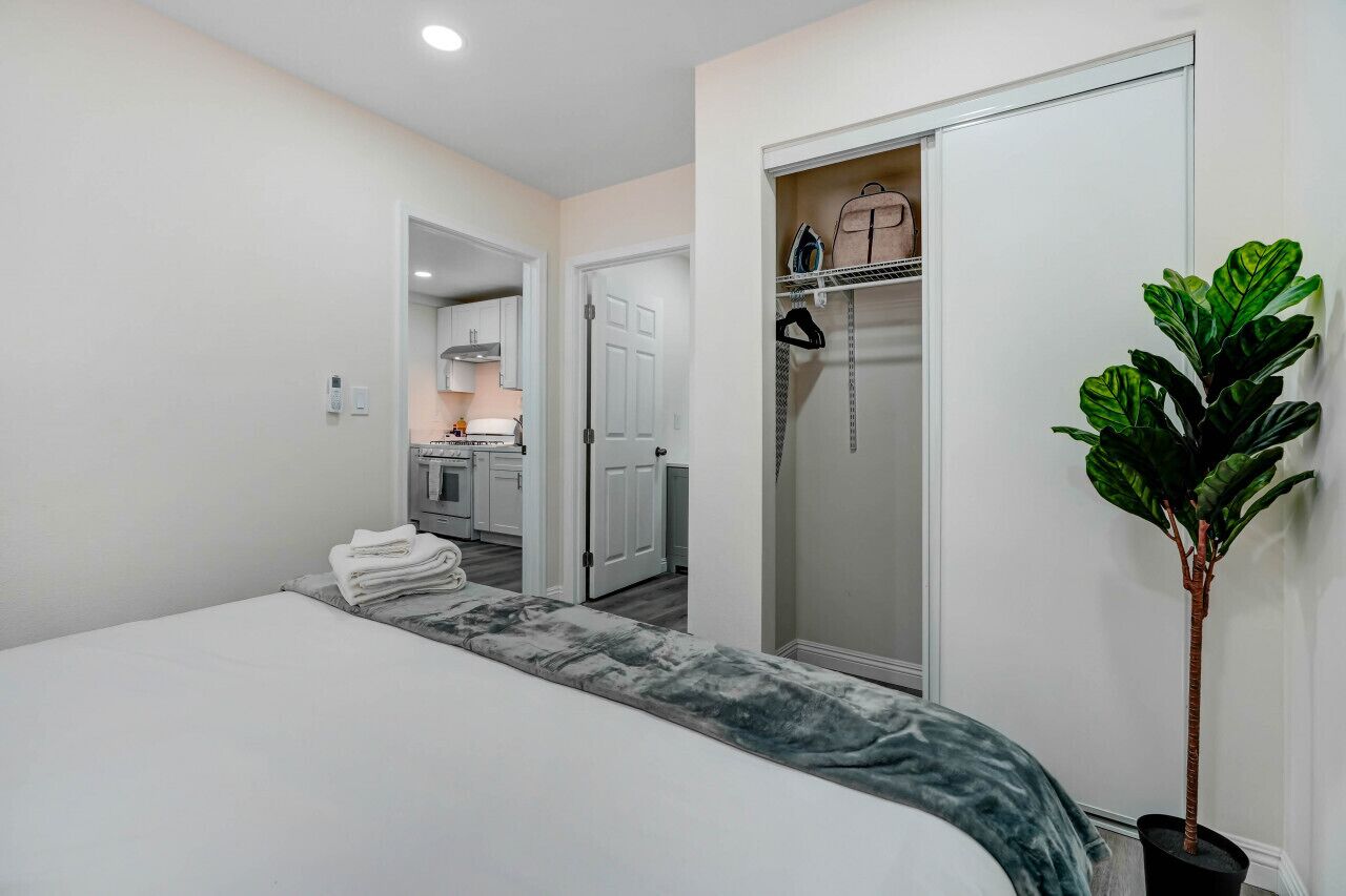 1 habitación, tabla de planchar con plancha, wifi gratis y ropa de cama 