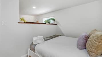 1 habitación, tabla de planchar con plancha, wifi gratis y ropa de cama