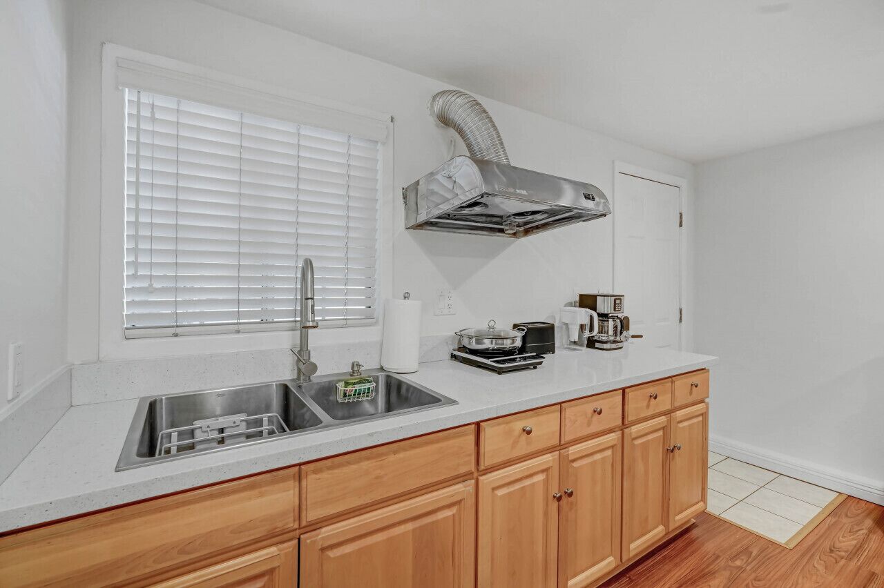 Fridge, microwave, stovetop, coffee/tea maker