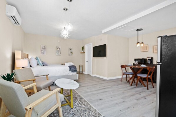 1 habitación, tabla de planchar con plancha, wifi gratis y ropa de cama 