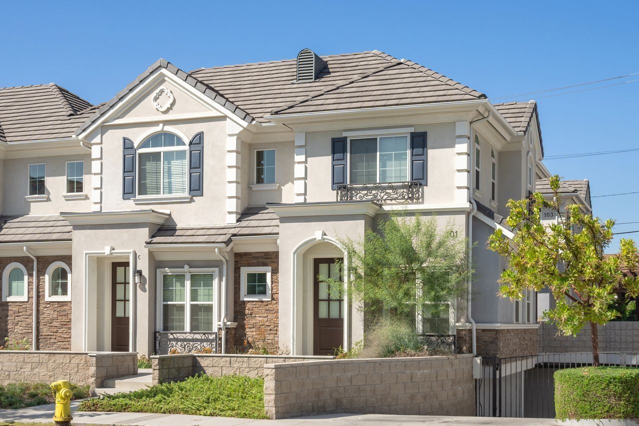 Modern Townhouse in Prime Location, 3br/2.5ba