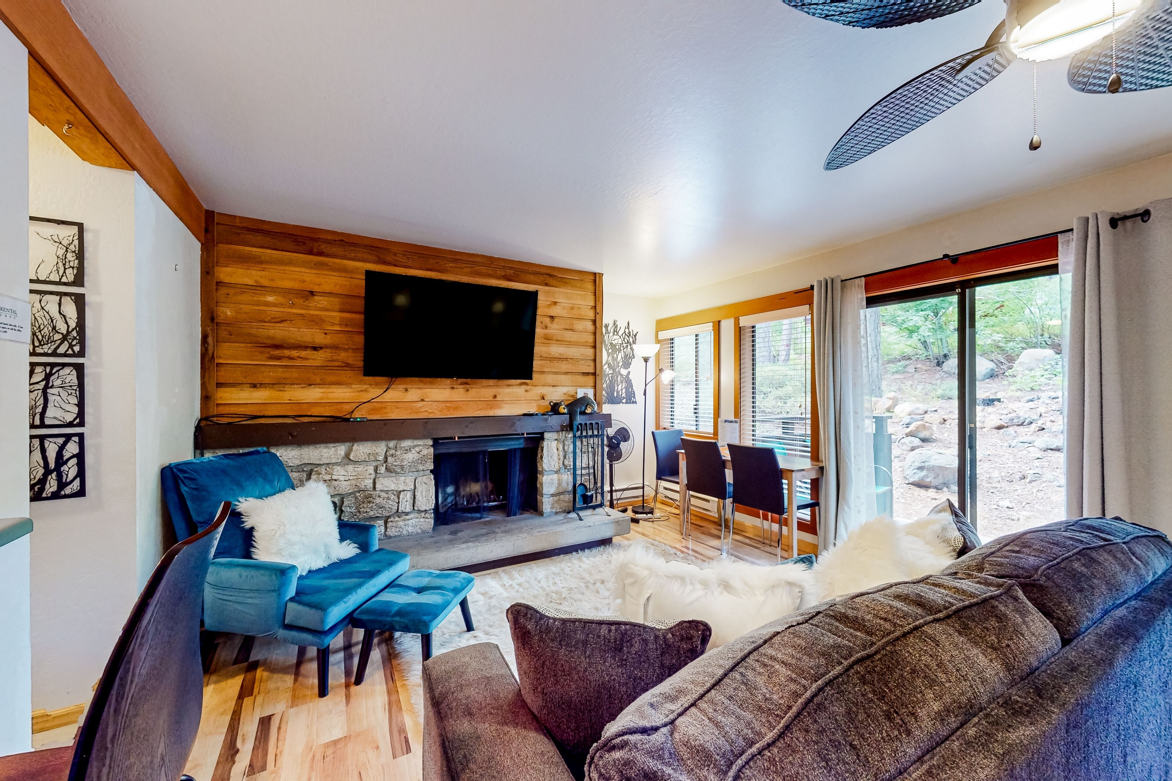 Ground-floor condo with fireplace, on-site pool & tennis - near ski/sled hill