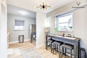 Executive studio suite, 1 kingsize bed met slaapbank, niet-roken, hoek | Dineren op de kamer