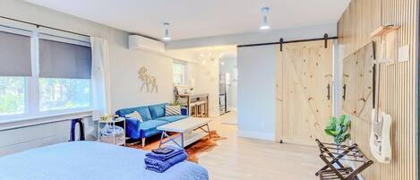 Suite Studio Luxe, 1 très grand lit et 1 canapé-lit, non-fumeurs, vue ville | Matelas mémoire de forme, bureau