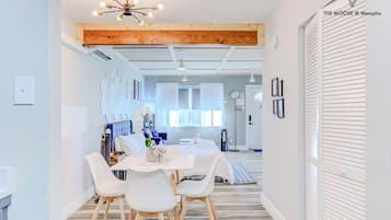 Studiosvit Executive - 1 kingsize-säng med bäddsoffa - icke-rökare - bottenvåning | Matservice på rummet