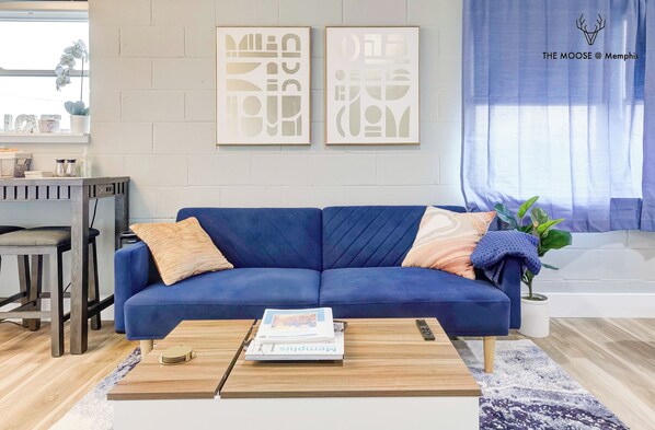 Executive Studio Suite, 1 King Bed with Sofa bed, Non Smoking, Corner | Living area