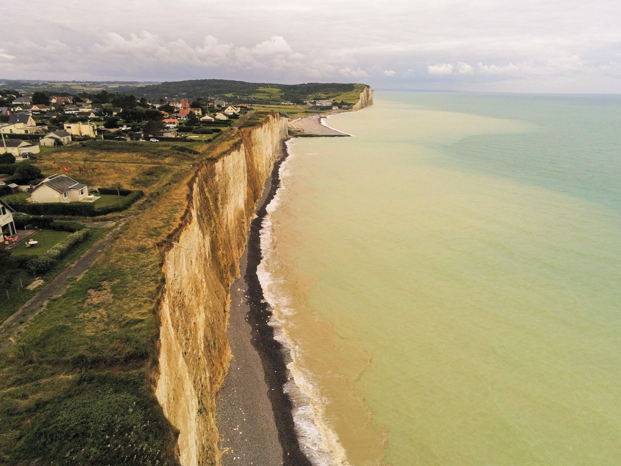 Plage, chaises longues, serviettes de plage