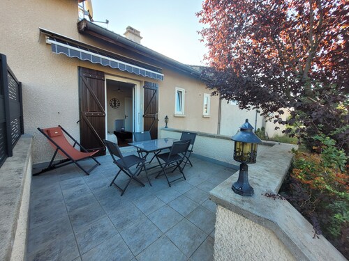 Petite maison dans quartier résidentiel à proximité du centre de Bas en Basset